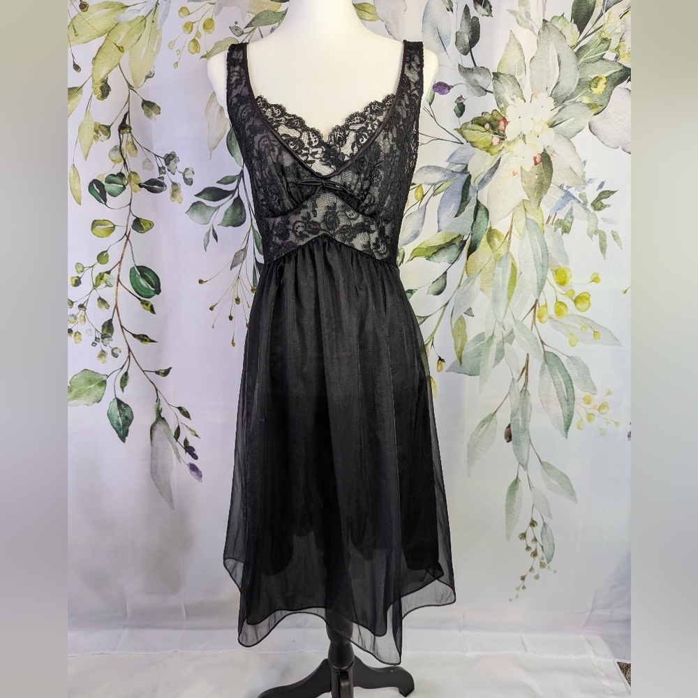 True Vintage 1960s Vanity Fair Lace Night Dress